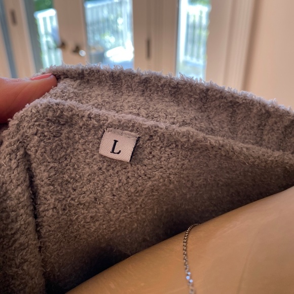 Cozy Gray and White Striped Sweater - Size L - Picture 8 of 8